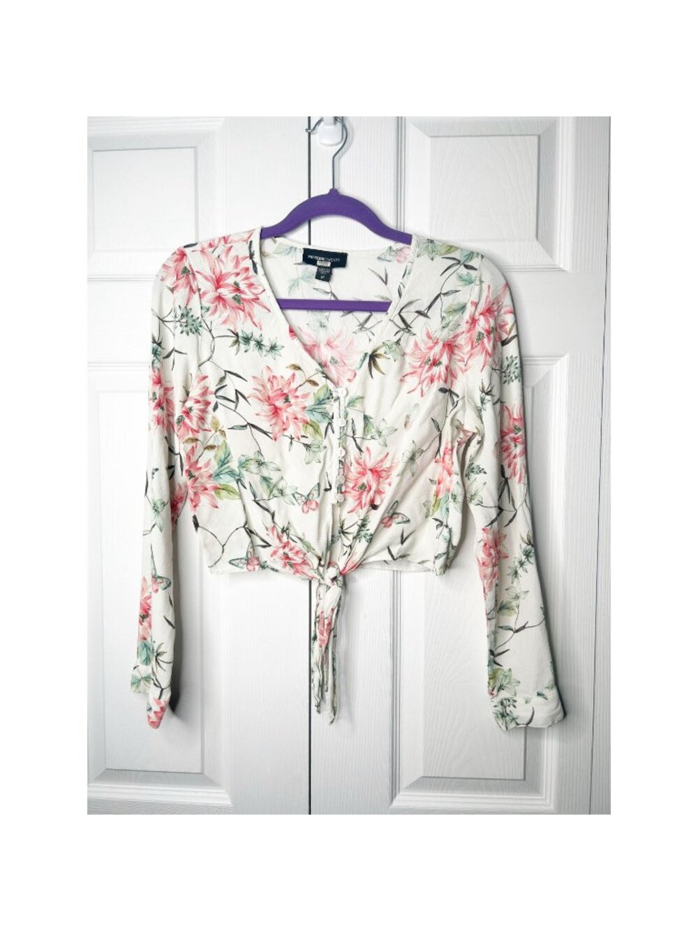 Fifteen Twenty White Floral Button Up Tie Front Top Women's Size Medium M